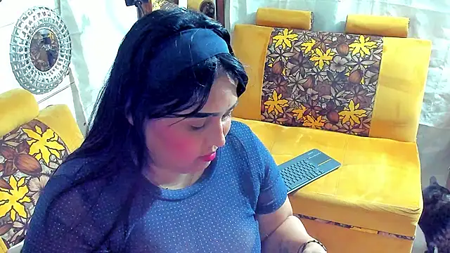 Girl luna  online show from October 2025 07:33:01 PM