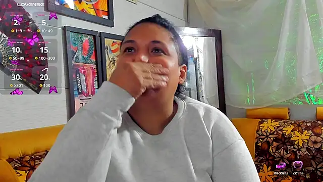 Girl luna  online show from October 2025 05:36:01 PM