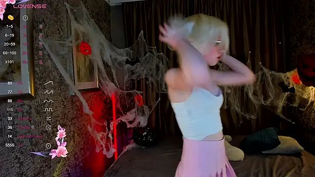 AlettaEve online show from October 2025 03:03:01 PM