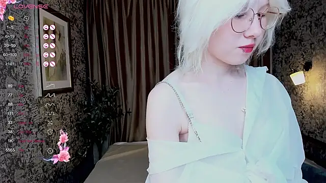 AlettaEve online show from October 2025 01:23:01 PM