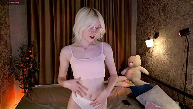 AlettaEve online show from November 2025 05:06:01 PM