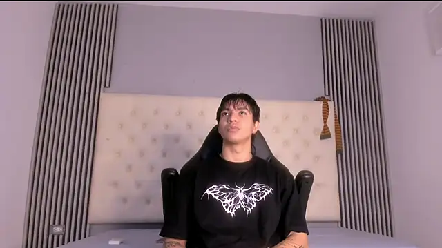 Snapshot of toji_luxxer chatting on November 2025 08:42:01 PM toji luxxer online show from November 2025 08:42:01 PM