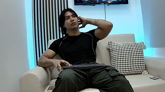 Snapshot of toji_luxxer chatting on September 2025 11:43:01 AM toji luxxer online show from September 2025 11:43:01 AM