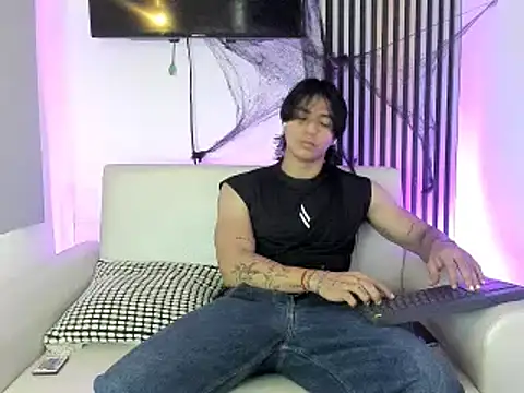 Snapshot of toji_luxxer chatting on October 2025 08:20:02 PM toji luxxer online show from October 2025 08:20:02 PM