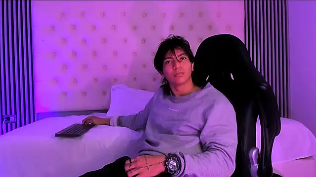 Snapshot of toji_luxxer chatting on November 2025 10:04:02 PM toji luxxer online show from November 2025 10:04:02 PM