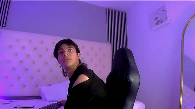 Snapshot of toji_luxxer chatting on November 2025 08:35:02 PM toji luxxer online show from November 2025 08:35:02 PM