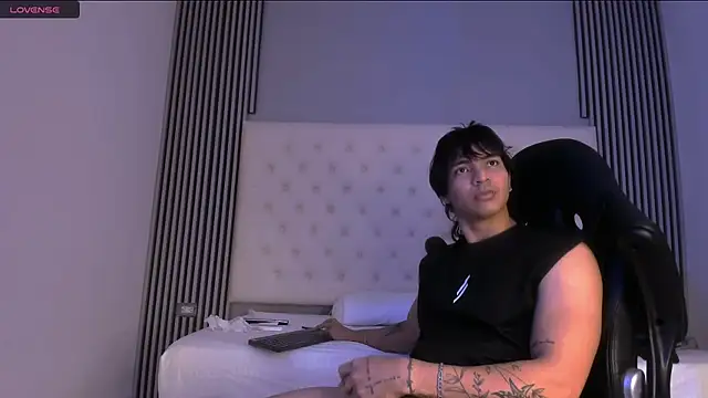 Snapshot of toji_luxxer chatting on November 2025 08:46:01 PM toji luxxer online show from November 2025 08:46:01 PM