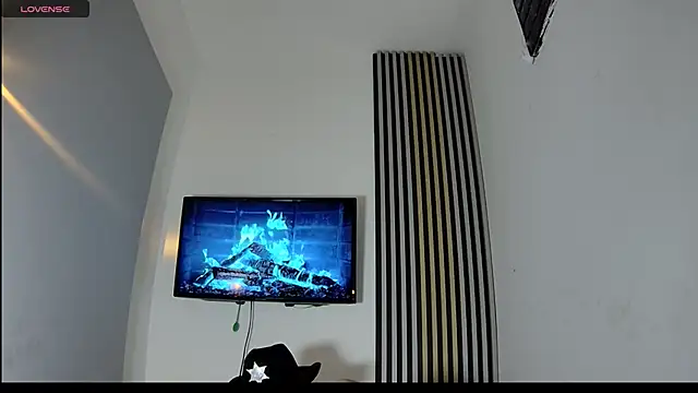 Snapshot of toji_luxxer chatting on November 2025 04:29:02 AM toji luxxer online show from November 2025 04:29:02 AM