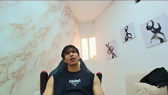 Snapshot of toji_luxxer chatting on December 2025 08:25:01 PM toji luxxer online show from December 2025 08:25:01 PM