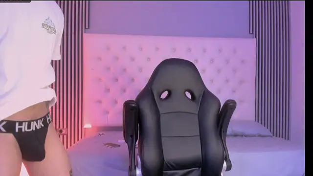 Snapshot of toji_luxxer chatting on November 2025 08:09:02 PM toji luxxer online show from November 2025 08:09:02 PM