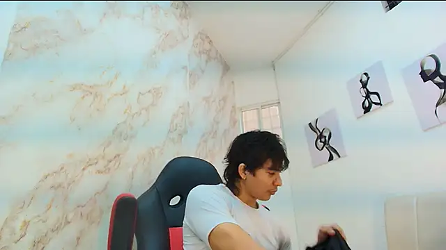 Snapshot of toji_luxxer chatting on December 2025 08:25:01 PM toji luxxer online show from December 2025 08:25:01 PM