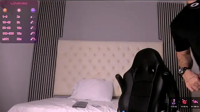 Snapshot of toji_luxxer chatting on December 2025 02:23:02 AM toji luxxer online show from December 2025 02:23:02 AM