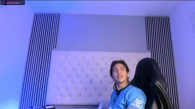 Snapshot of toji_luxxer chatting on November 2025 04:23:01 AM toji luxxer online show from November 2025 04:23:01 AM