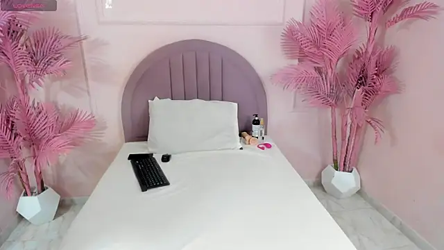 Maddybenson online show from September 2025 03:34:02 AM
