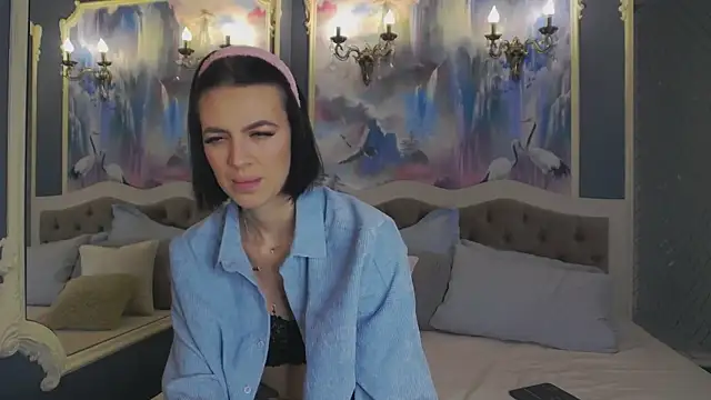 EmmaStarkk online show from October 2025 05:00:01 AM