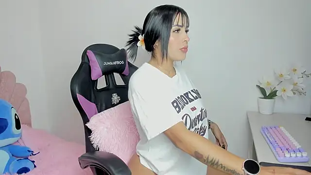 evelynrojas online show from November 2025 12:33:02 AM