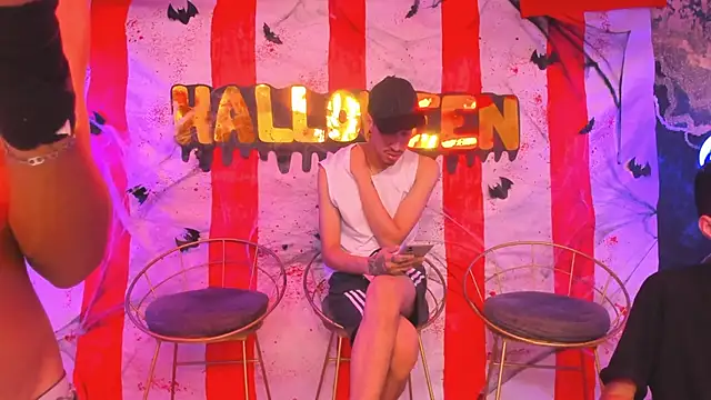 Juicy Creww online show from October 2025 01:30:01 PM