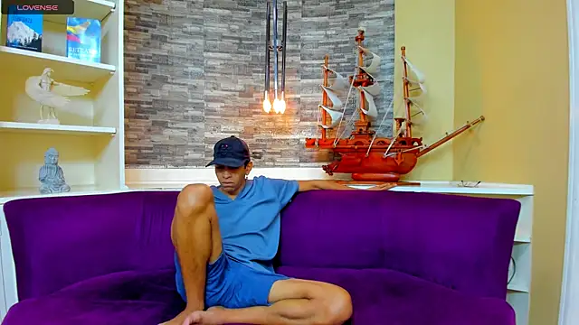 Juicy Creww online show from September 2025 10:10:01 AM