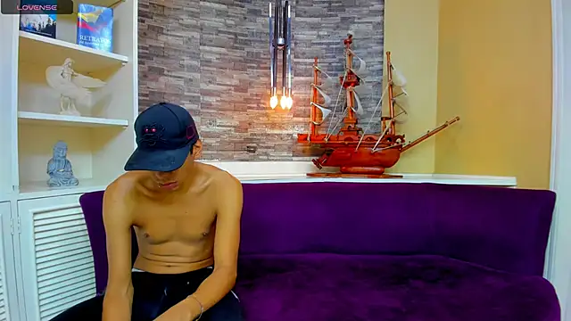 Juicy Creww online show from September 2025 10:20:01 AM