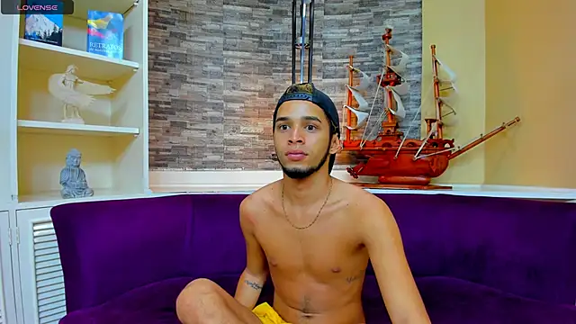 Juicy Creww online show from September 2025 09:59:02 AM