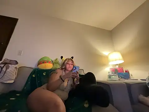 Snapshot of GoddessFatPuss chatting on December 2025 05:07:01 AM GoddessFatPuss online show from December 2025 05:07:01 AM