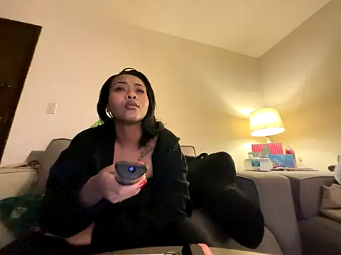 Snapshot of GoddessFatPuss chatting on December 2025 01:20:02 AM GoddessFatPuss online show from December 2025 01:20:02 AM