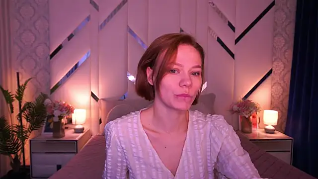 ShyySiren online show from April 2026 07:00:01 AM