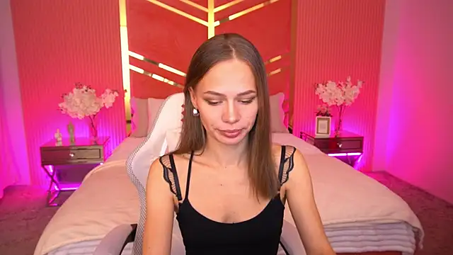 Snapshot of ShyySiren chatting on October 2025 07:42:01 AM ShyySiren online show from October 2025 07:42:01 AM