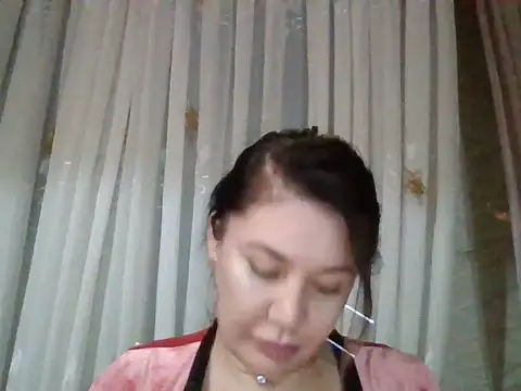 Lomivah online show from November 2025 06:01:01 PM