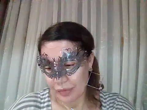 Lomivah online show from November 2025 07:07:02 PM