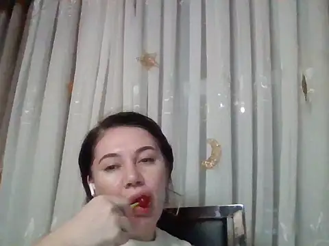 Lomivah online show from November 2025 08:35:01 PM