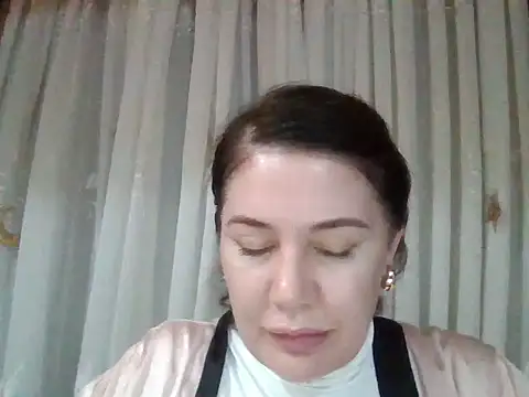 Lomivah online show from November 2025 07:07:01 PM