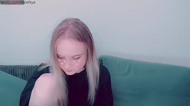 Snapshot of AliceNya_cute chatting on October 2025 03:51:01 AM AliceNya cute online show from October 2025 03:51:01 AM