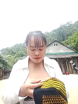 emilyzz online show from November 2025 01:42:02 AM