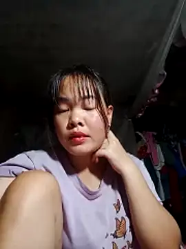 Snapshot of emilyzz chatting on February 2026 02:43:02 AM emilyzz online show from February 2026 02:43:02 AM