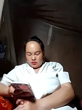 emilyzz online show from April 2026 11:00:01 PM