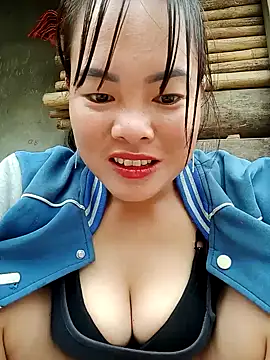 emilyzz online show from October 2025 12:00:02 AM