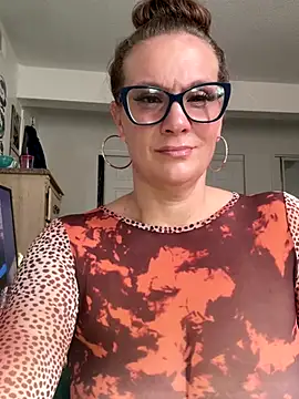 Ariasweetaspie online show from November 2025 07:47:01 PM