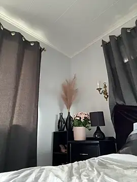 ZoeyJohnson online show from October 2025 07:12:01 PM