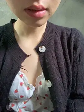 Snapshot of Bella_sexy98 chatting on November 2025 04:12:01 AM Bella sexy98 online show from November 2025 04:12:01 AM