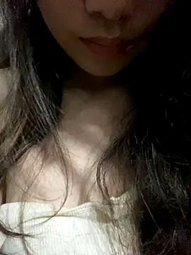 Snapshot of Bella_sexy98 chatting on December 2025 02:23:01 PM Bella sexy98 online show from December 2025 02:23:01 PM