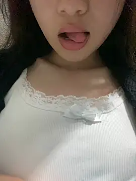 Snapshot of Bella_sexy98 chatting on January 2026 07:23:01 AM Bella sexy98 online show from January 2026 07:23:01 AM