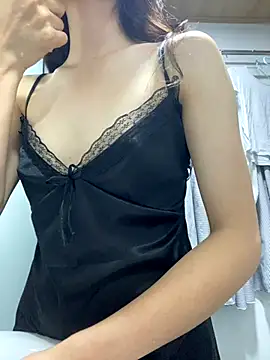 Snapshot of Bella_sexy98 chatting on October 2025 03:27:02 AM Bella sexy98 online show from October 2025 03:27:02 AM