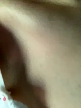 Snapshot of Bella_sexy98 chatting on November 2025 04:02:01 AM Bella sexy98 online show from November 2025 04:02:01 AM