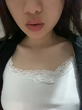 Snapshot of Bella_sexy98 chatting on January 2026 03:57:01 AM Bella sexy98 online show from January 2026 03:57:01 AM