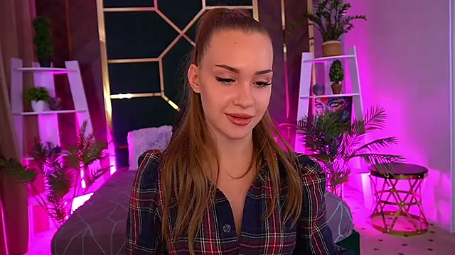 Snapshot of SweetAngellic chatting on September 2025 12:43:02 PM SweetAngellic online show from September 2025 12:43:02 PM