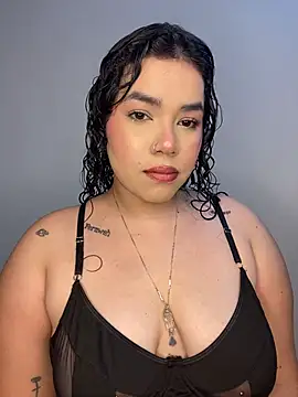 krisstenSantos online show from November 2025 12:31:01 PM