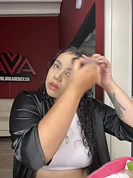 krisstenSantos online show from October 2025 12:17:02 PM