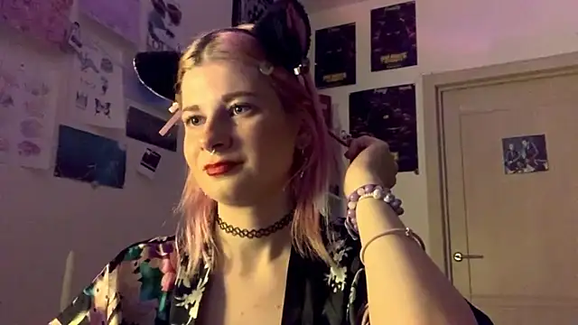 Snapshot of PinkVampire chatting on October 2025 08:43:02 PM PinkVampire online show from October 2025 08:43:02 PM