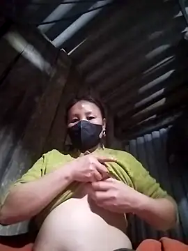 Snapshot of Emmyly_123 chatting on February 2026 01:40:01 PM Emmyly 123 online show from February 2026 01:40:01 PM